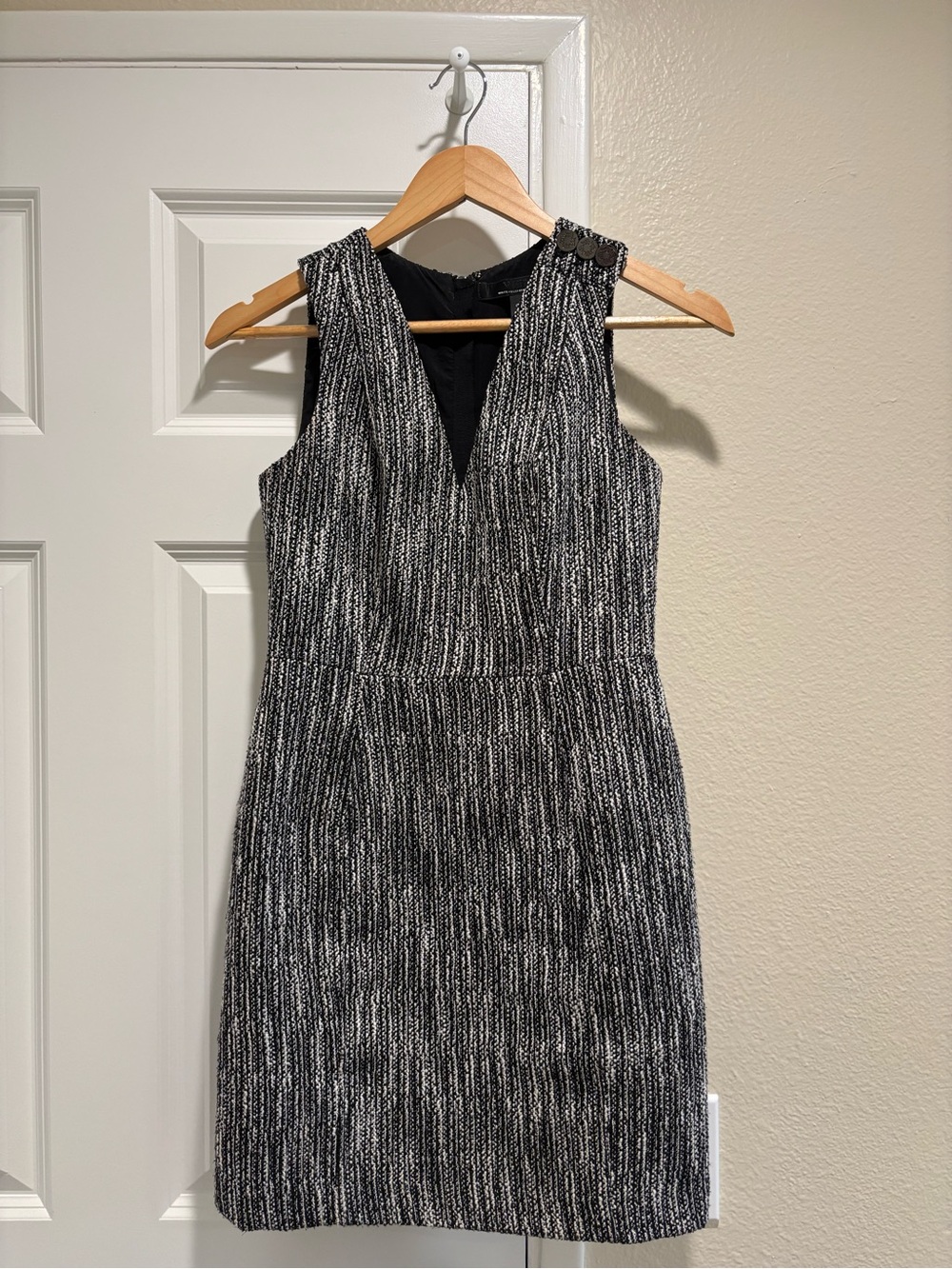 Sleeveless V-Neck Textured Black and White Dress
